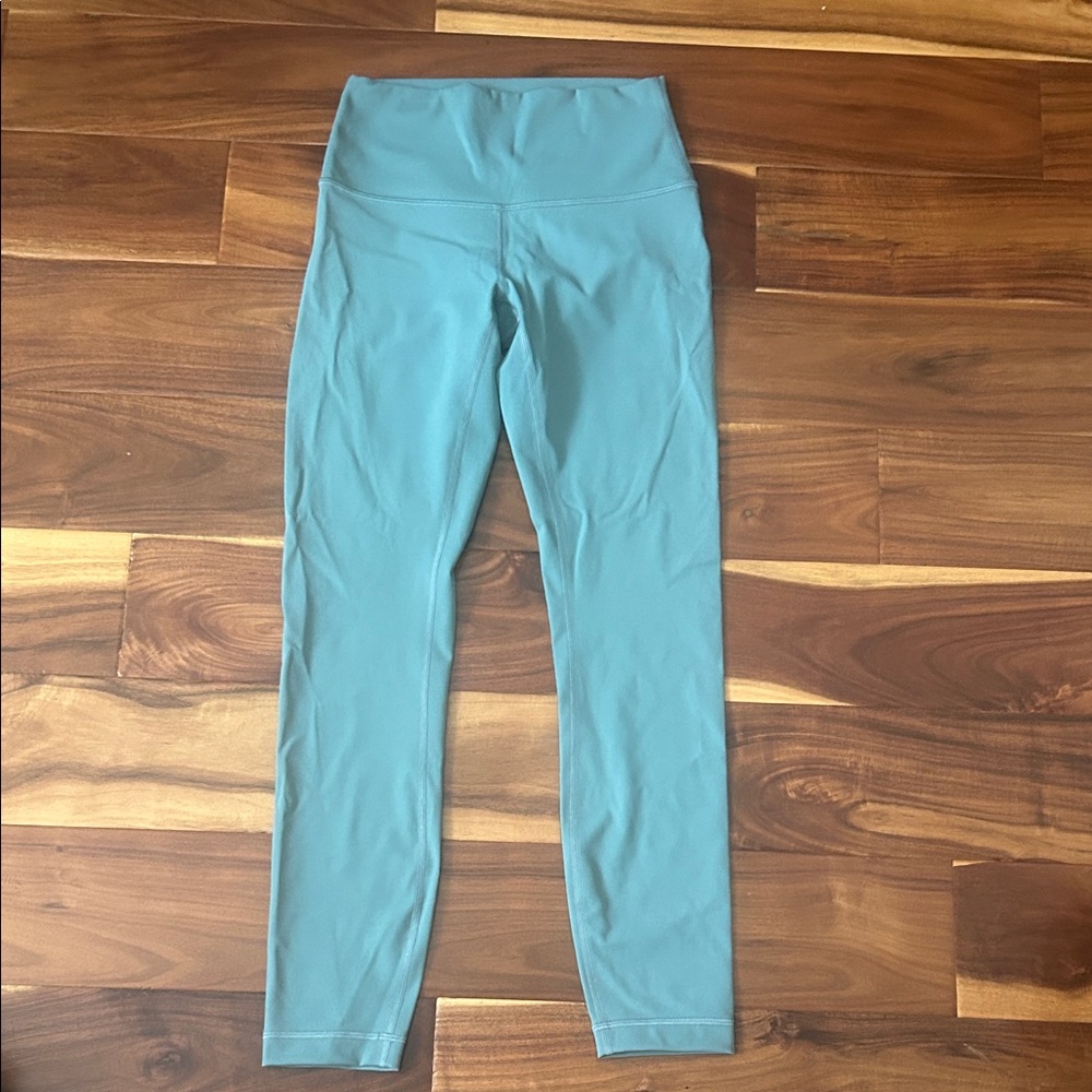 lululemon athletica women’s cropped Leggings size 4 NEW